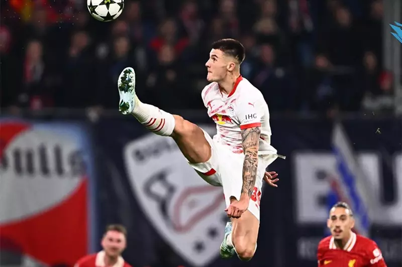 قبل إغلاق القيد بساعات: الهلال يتوجه إلى ألمانيا للتعاقد مع سيسكو بعرض استثنائي